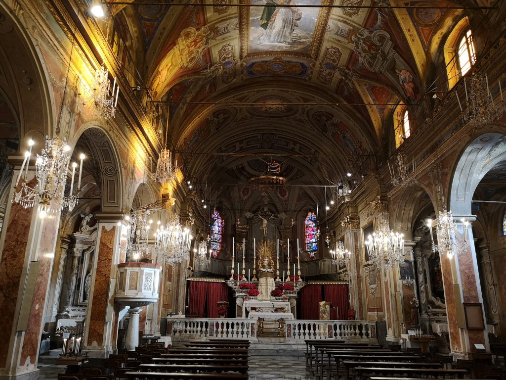 Innenraum der Kirche bei Genua Italien
