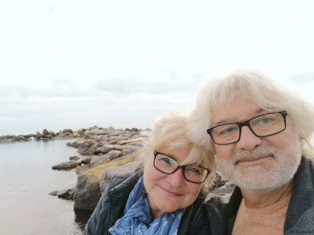 Franz und Elke in Ligurien am Meer auf der Reise durch Italien mit dem Wohnmobil